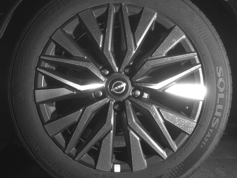 Used 2025 Nissan Altima 2.5 SV FWD image 14