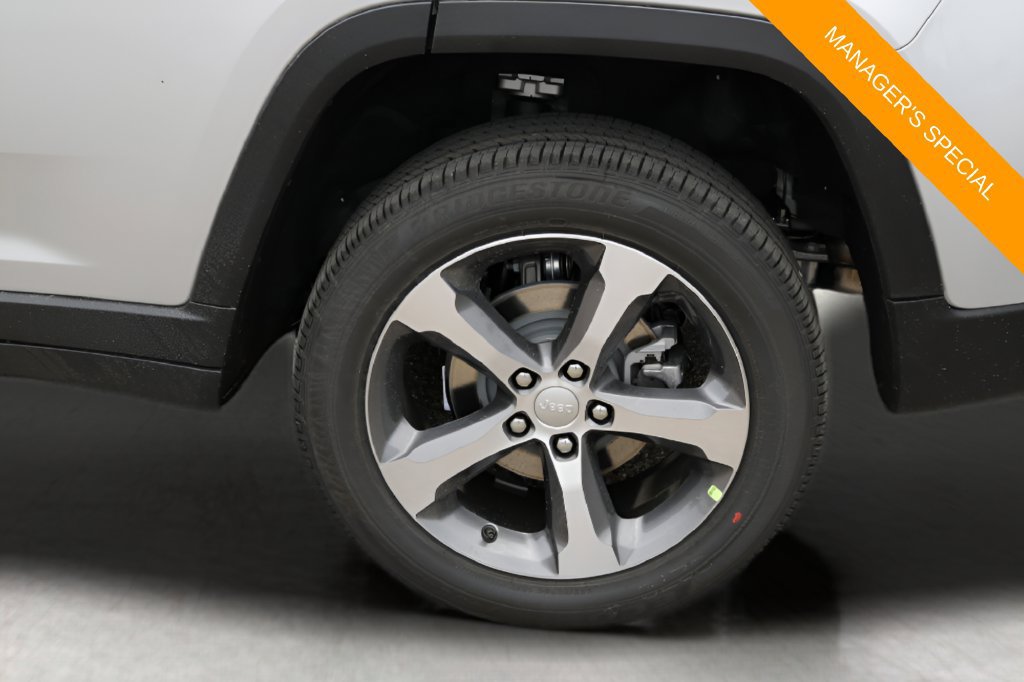 New 2026 Jeep Grand Cherokee Limited RWD image 13