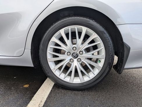 Used 2020 Toyota Camry XLE image 23