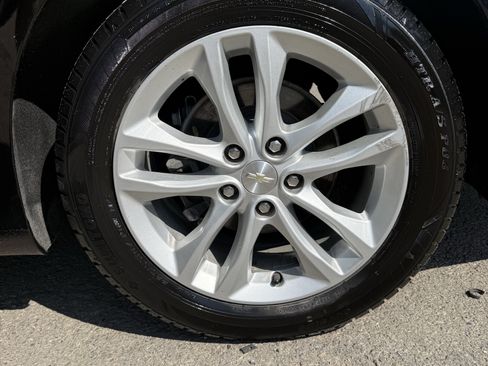 Used 2017 Chevrolet Malibu LT FWD image 10
