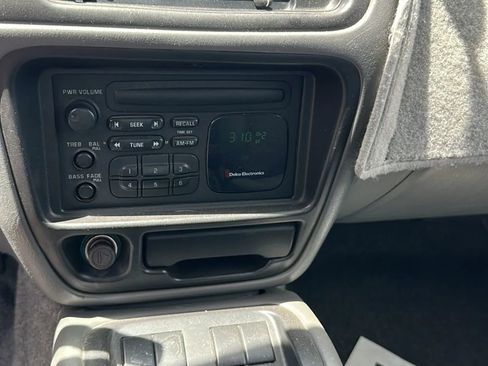 Used 1999 Chevrolet Tracker 2WD Convertible image 31