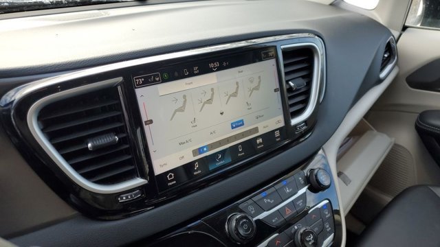 Used 2024 Chrysler Pacifica Touring-L FWD image 14