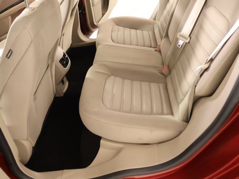 Used 2019 Ford Fusion SE FWD image 12