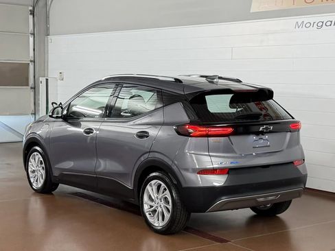Used 2022 Chevrolet Bolt EUV LT w/ Comfort Package FWD image 5