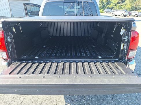Used 2021 Toyota Tacoma SR5 RWD image 23