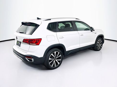 Used 2023 Volkswagen Taos SE FWD image 9