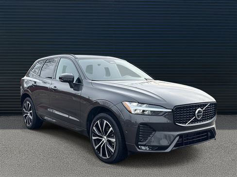 Certified 2025 Volvo XC60 B5 Plus image 3