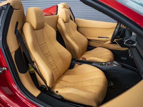 Used 2012 Ferrari 458 Spider RWD image 29