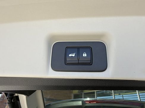 Used 2023 Nissan Ariya FWD image 38