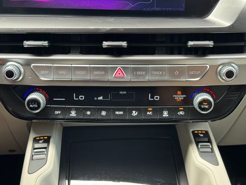 Used 2024 Kia Telluride S w/ S Sunroof Package FWD image 29