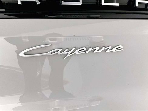 Used 2025 Porsche Cayenne Coupe image 36