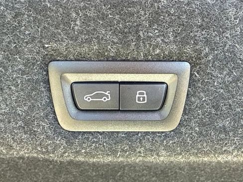Used 2026 BMW i5 eDrive40 w/ Premium Package RWD image 17