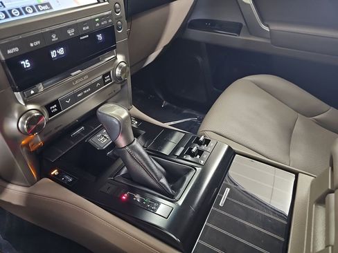 Certified 2020 Lexus GX 460 Premium w/ Premium Package AWD/4WD image 23