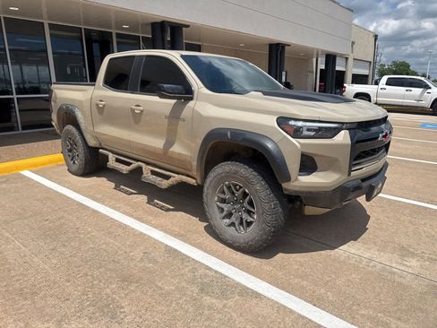 Used 2024 Chevrolet Colorado ZR2 w/ Safety Package AWD/4WD image 11