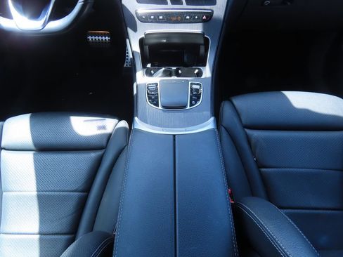 Certified 2022 Mercedes-Benz GLC 300 4MATIC image 9