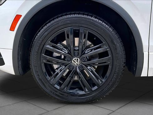 Used 2022 Volkswagen Tiguan SE R-Line FWD image 10