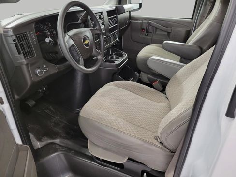 Used 2025 Chevrolet Express 3500 LS image 18