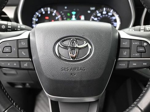 Certified 2024 Toyota Highlander XLE image 24
