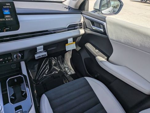 New 2026 Mitsubishi Outlander SE FWD image 17