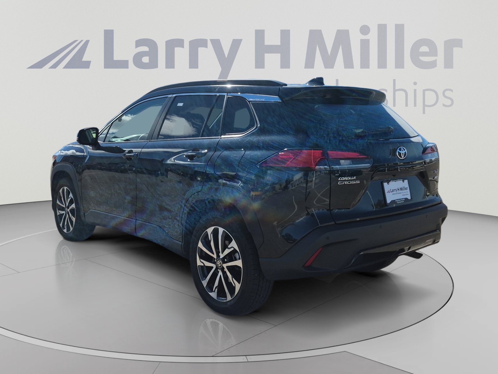 Certified 2025 Toyota Corolla Cross XLE AWD/4WD image 3
