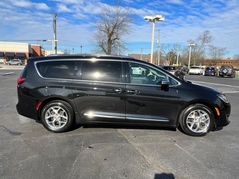 Used 2020 Chrysler Pacifica Limited FWD image 8