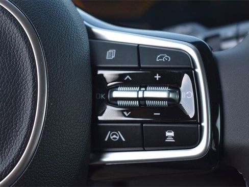 New 2026 Kia Carnival EX image 29