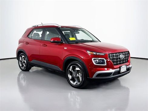 Used 2025 Hyundai Venue Limited image 10