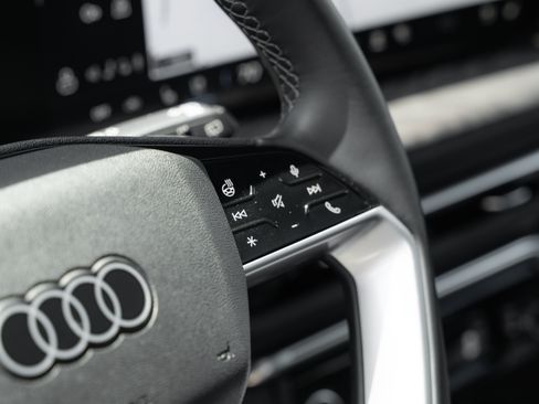 Certified 2025 Audi Q5 Premium Plus w/ Premium Plus AWD/4WD image 12