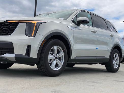 New 2026 Kia Sorento LX FWD image 10