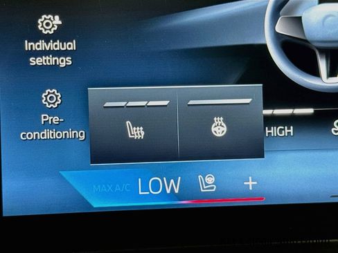 Used 2024 BMW X5 xDrive40i w/ M Sport Package AWD/4WD image 21