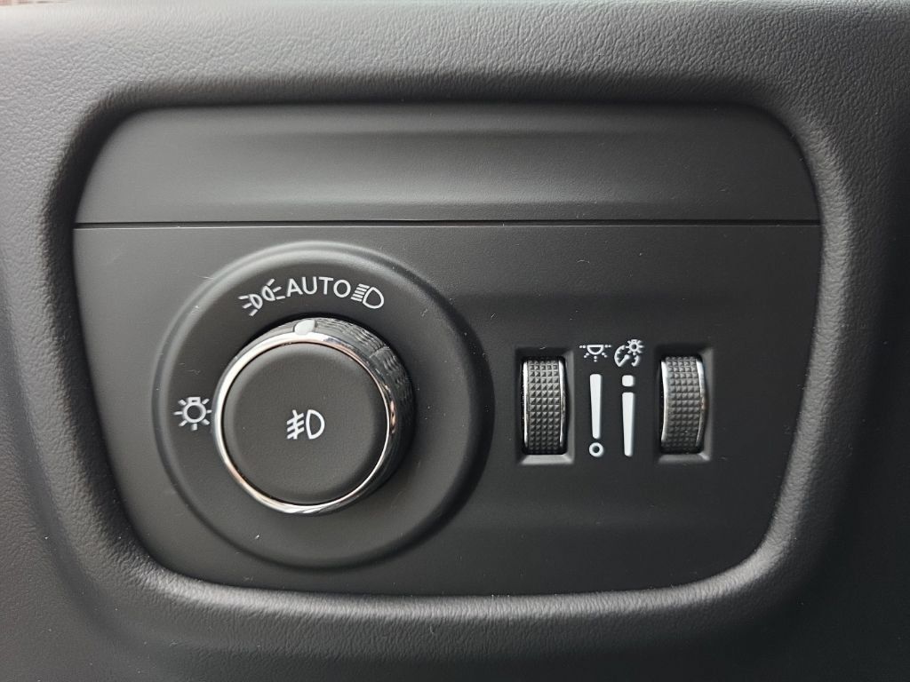 Used 2024 Jeep Grand Cherokee L Summit AWD/4WD image 24