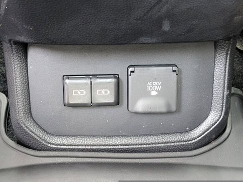 Used 2024 Toyota Highlander Platinum image 15