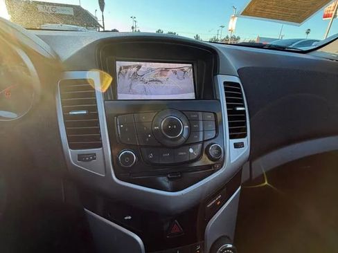 Used 2015 Chevrolet Cruze LT w/ Technology Package image 6