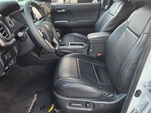 Used 2021 Toyota Tacoma TRD Sport image 9