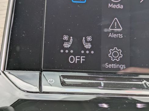 Certified 2024 Volkswagen Atlas SE FWD image 22