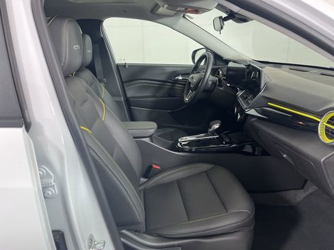 Certified 2025 Chevrolet Trax ACTIV w/ Sunroof Package image 7