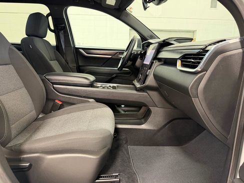 Used 2025 GMC Acadia Elevation FWD image 25