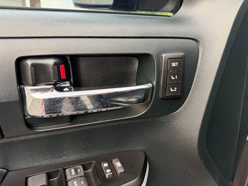 Used 2017 Toyota Tundra Platinum AWD/4WD image 22