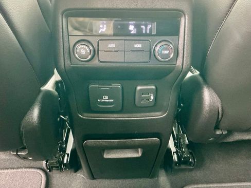 Used 2019 GMC Acadia SLT FWD image 32