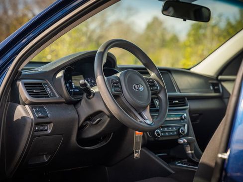 Used 2018 Kia Optima LX image 17