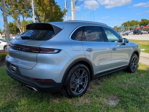 Used 2025 Porsche Cayenne image 3