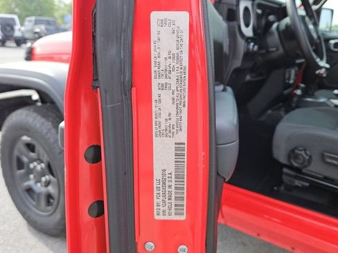 Used 2025 Jeep Wrangler Sport AWD/4WD image 15