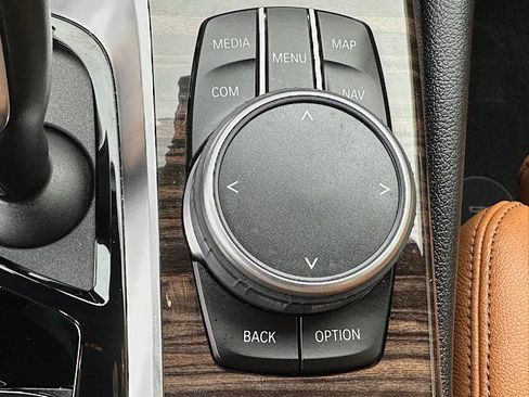 Certified 2022 BMW 530i xDrive w/ Premium Package image 26