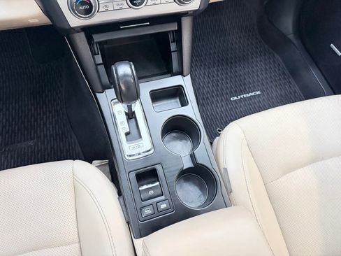 Used 2017 Subaru Outback 2.5i Limited image 23