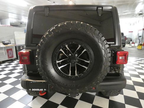 Used 2024 Jeep Wrangler Unlimited Rubicon w/ XTREMEE 35" Tire Package image 5