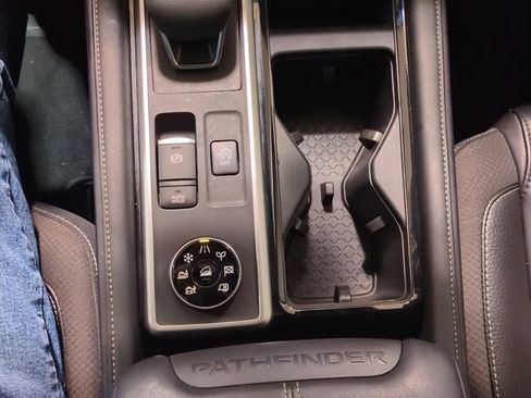 Used 2025 Nissan Pathfinder SL w/ Cargo Package image 14