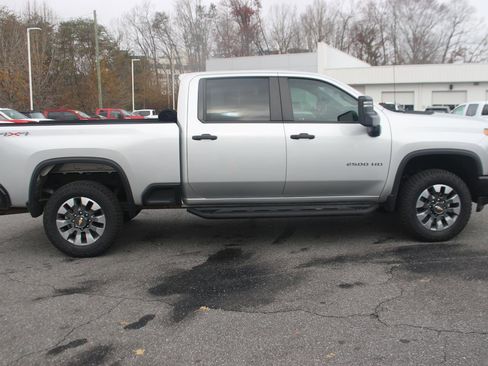 Used 2022 Chevrolet Silverado 2500 Custom w/ Custom Convenience Package image 8