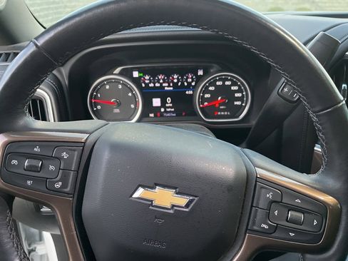 Used 2022 Chevrolet Silverado 2500 High Country w/ Technology Package image 13