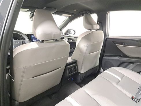 Used 2025 Toyota Camry SE image 11