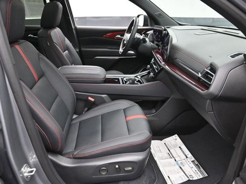 Used 2024 Chevrolet Traverse RS image 7